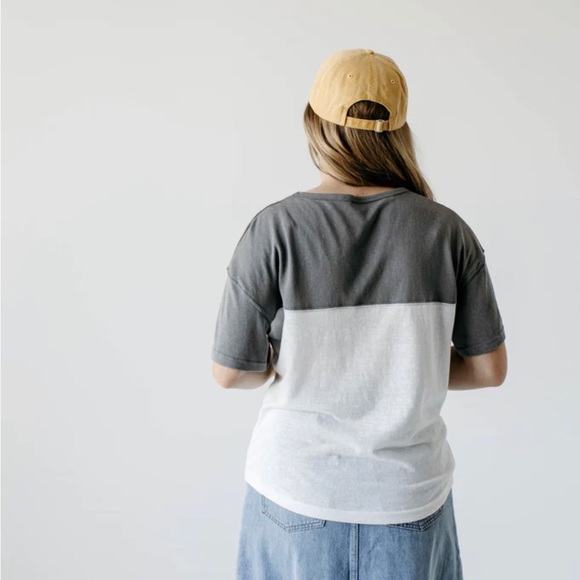 BRYNN' COLOR BLOCK TEE Size Small - Picture 3 of 3